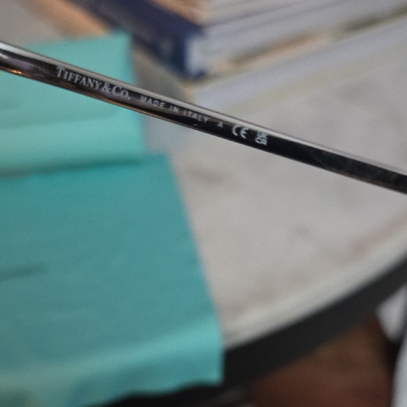 Tiffany & Co. Elegant Gradient Blue Sunglasses Cat Eye Sunglasses - Picture 4 of 12